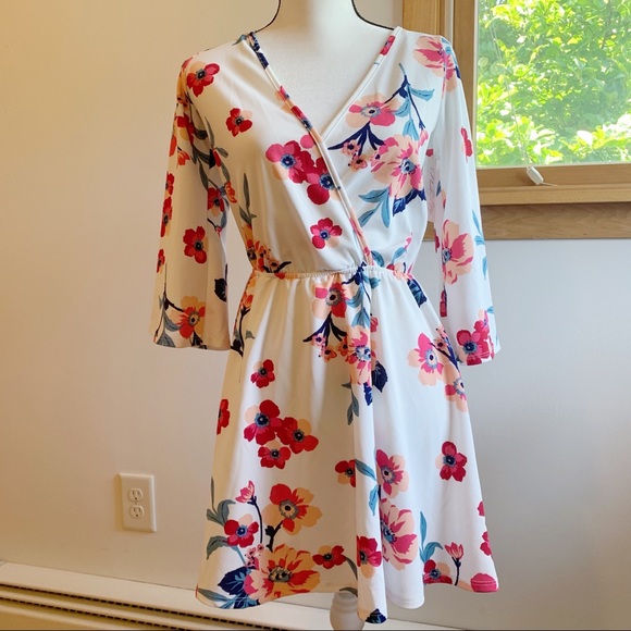 Dresses & Skirts - Floral Mini Dress